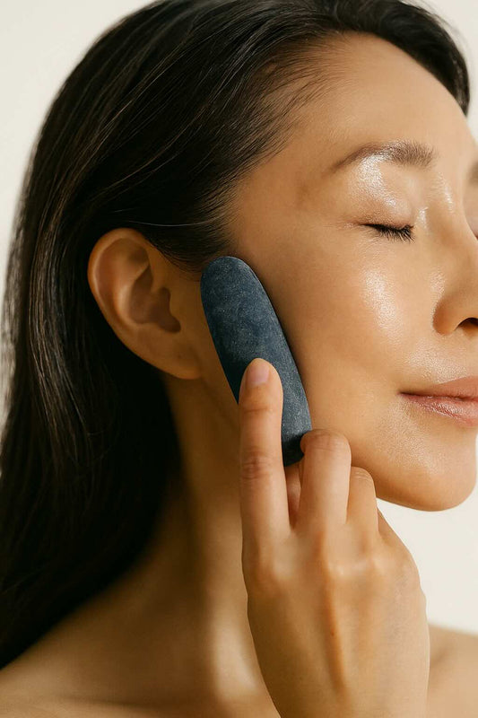 顔は、1日で変わる。3点流すだけの小顔メソッド