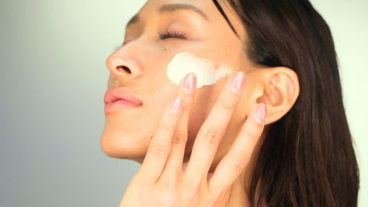 顔の印象が変わる"冬のハリ習慣"